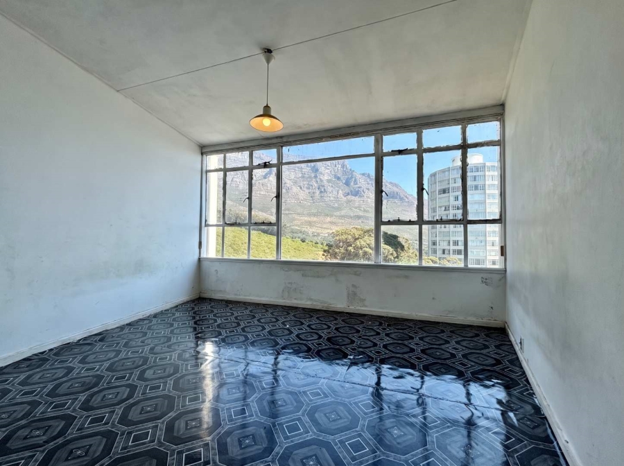 2 Bedroom Property for Sale in Vredehoek Western Cape